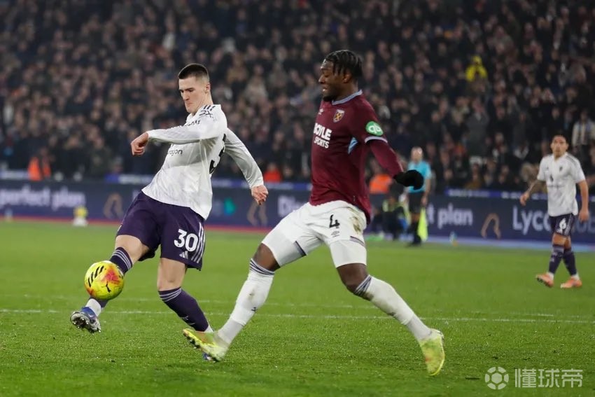 鼓励，哈格里夫斯：谢什科时机的把握和射门都处理得漂亮